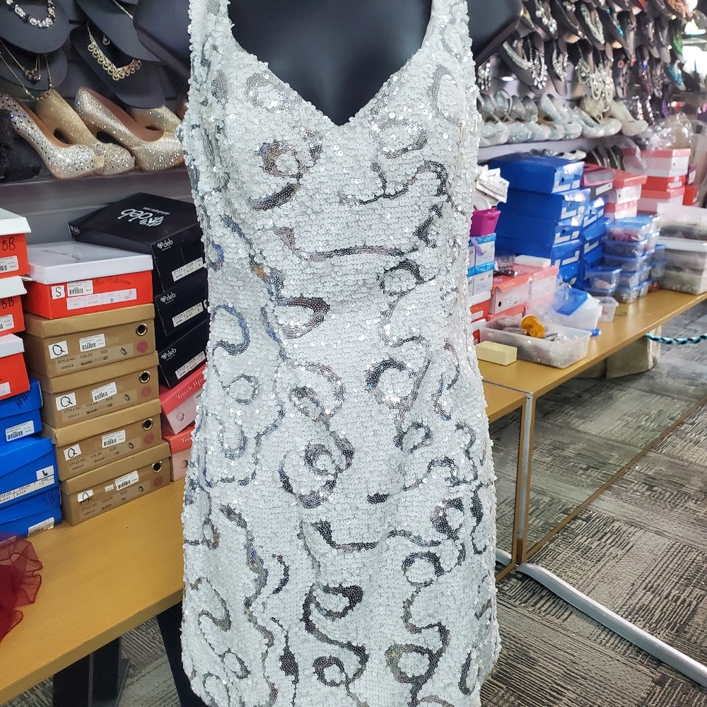 WOW PROM 2023S WHITE/SILVER short 10 SEQUIN COCKTAIL HOMECOMING DRESS